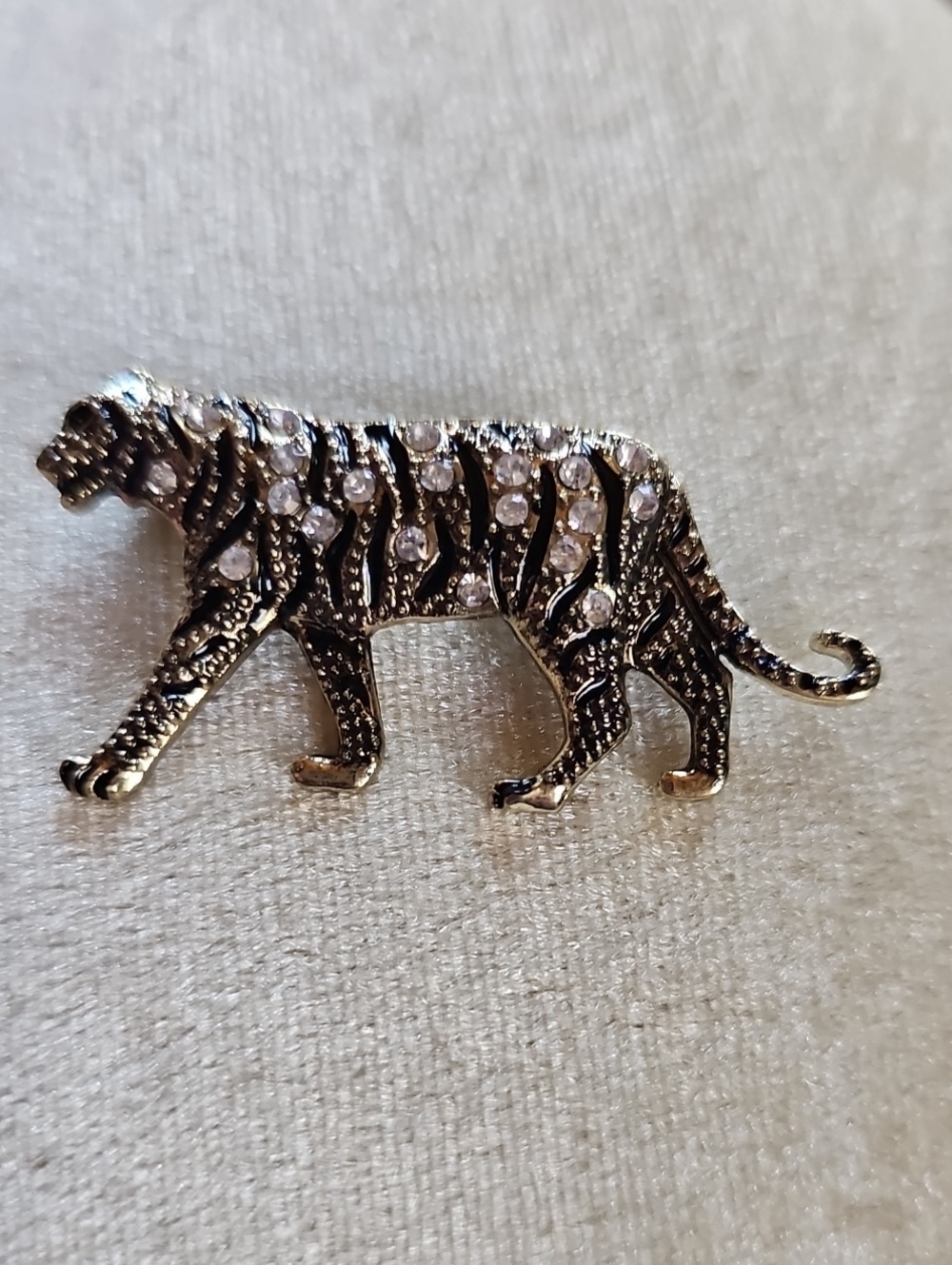 Gold Tone Tiger Brooch with Clear Rhinestones - Picture 2 of 7